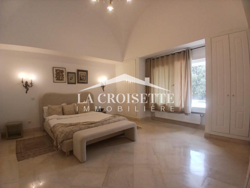 Villa meublée S+3 avec piscine et studio indépendant à Gammarth